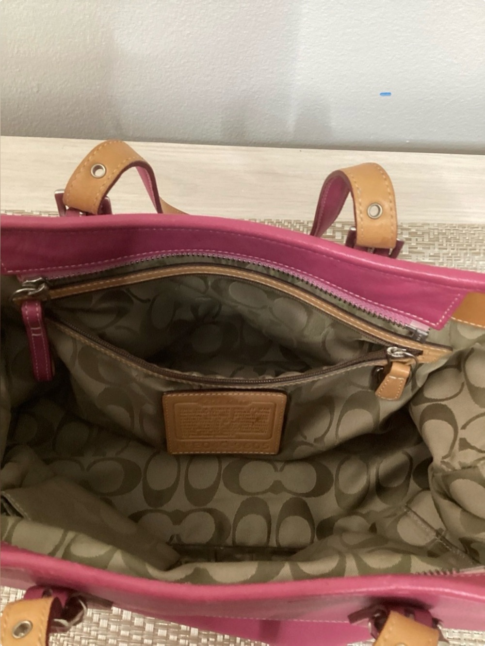 Vintage 2006 Coach Hampton Classic Pink Leather Tote Bag - Picture 4 of 9